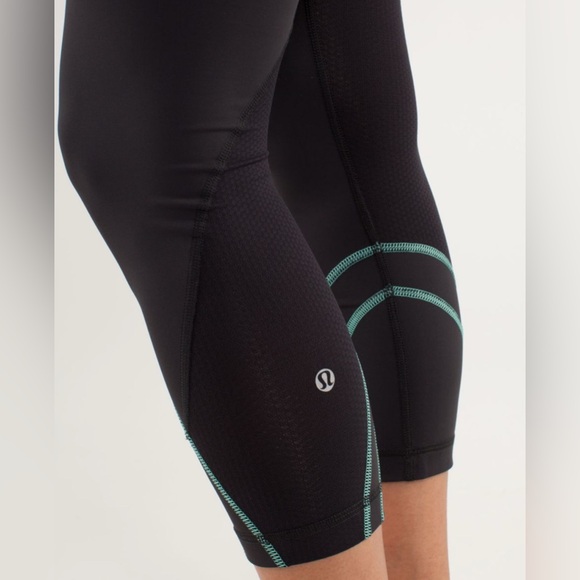 Lululemon Run: Inspire Crop II - size 6 - Picture 2 of 6